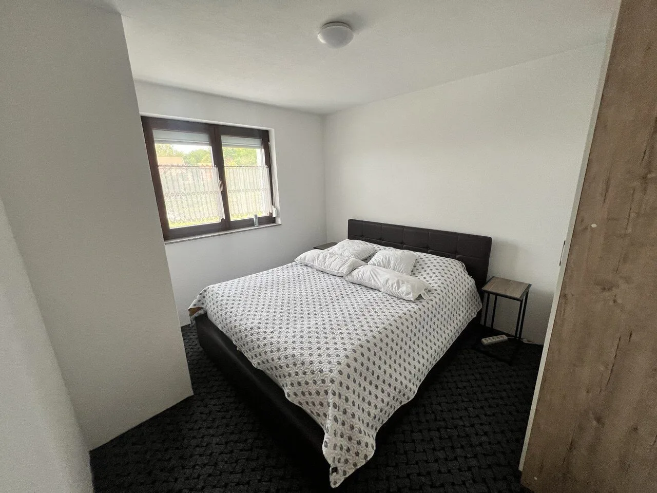 Na prodaju kuca sa dva stana