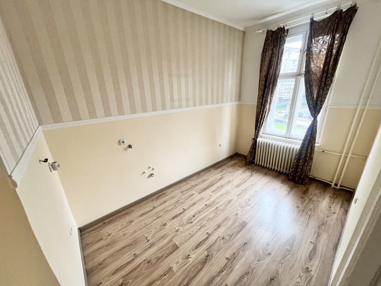 Salonski stan idealan za poslovni prostor