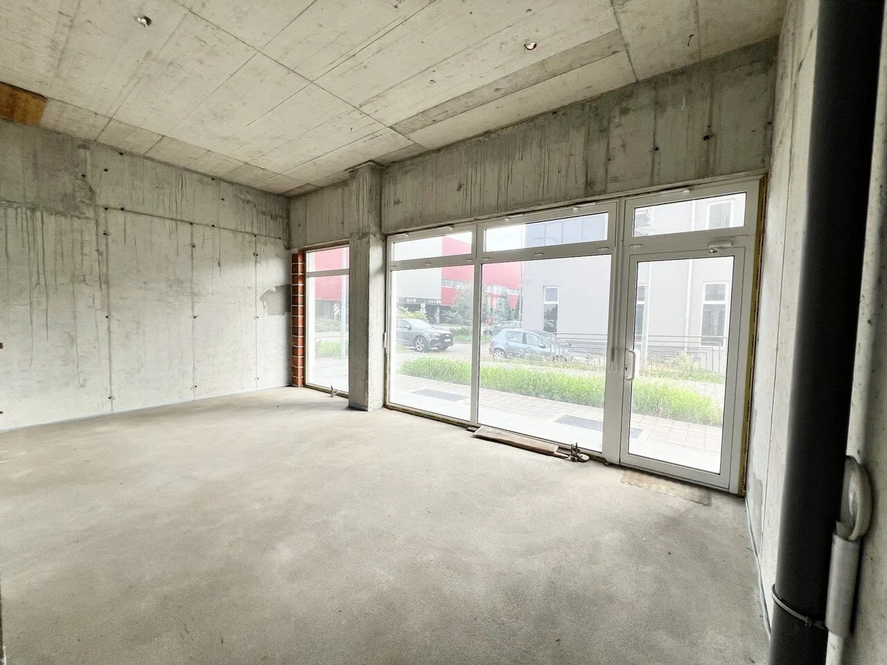 Poslovni prostor s parkingom Borik