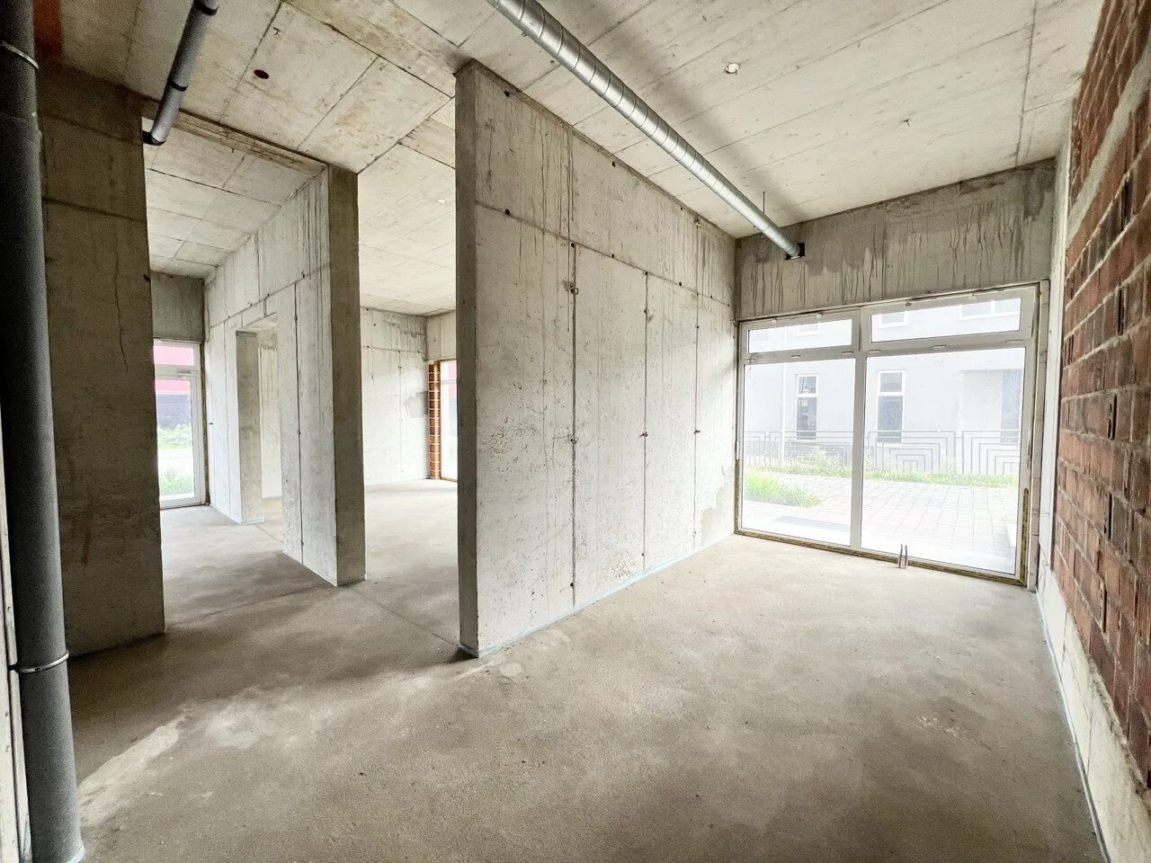 Poslovni prostor s parkingom Borik