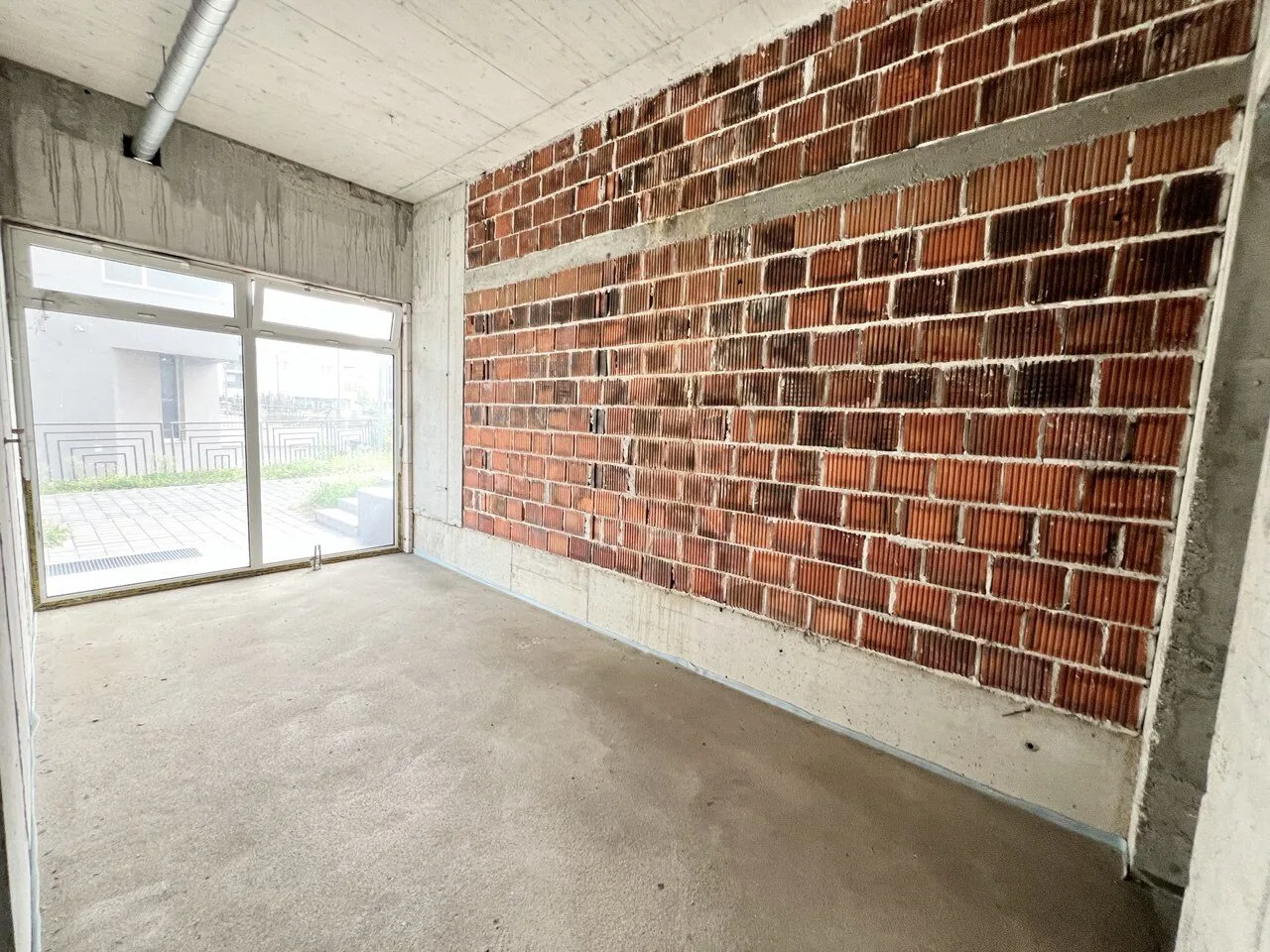 Poslovni prostor s parkingom Borik