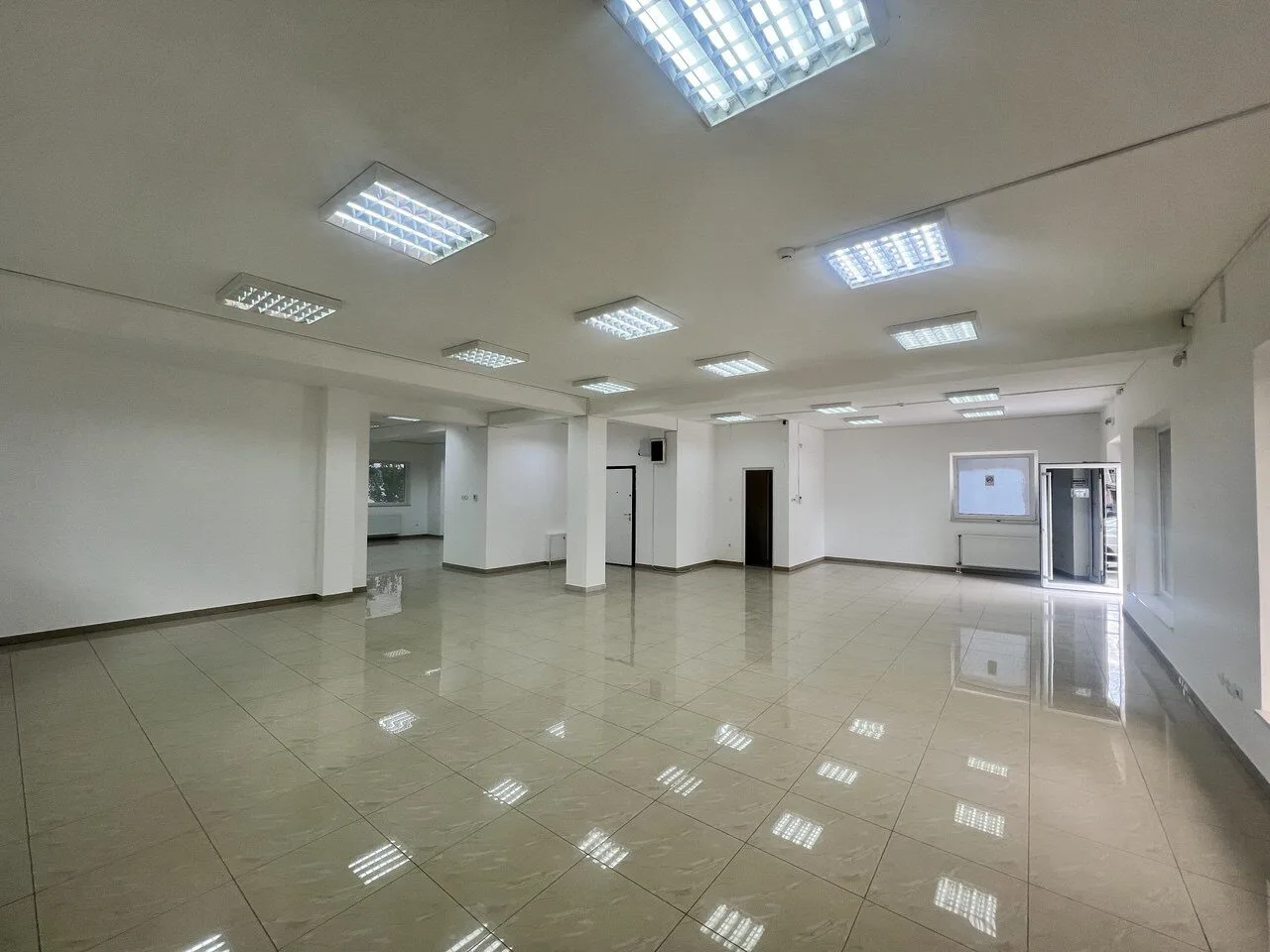 Izdaje se poslovni prostor Ada