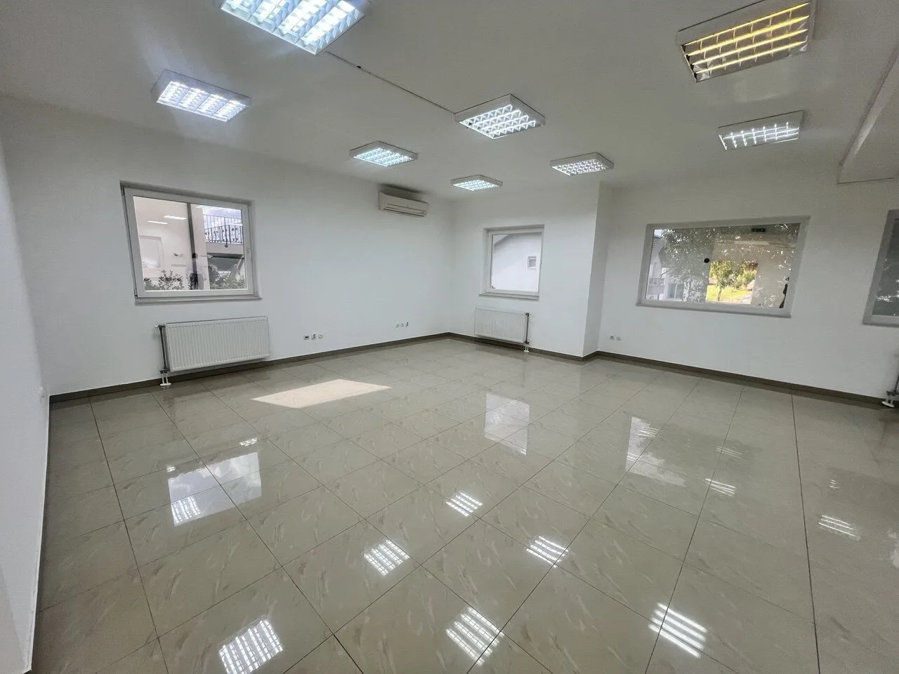 Izdaje se poslovni prostor Ada