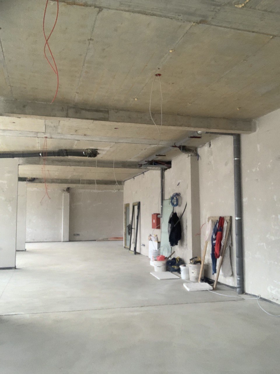 Izdaje se nov poslovni prostor 250m²