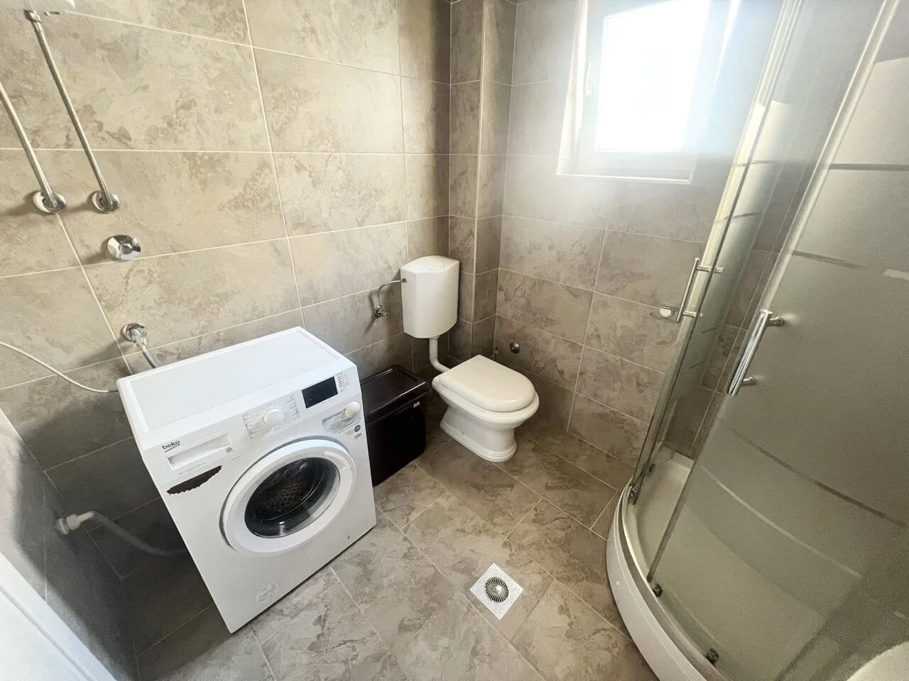 Izdavanje dvosobnog stana sa parkingom Ada