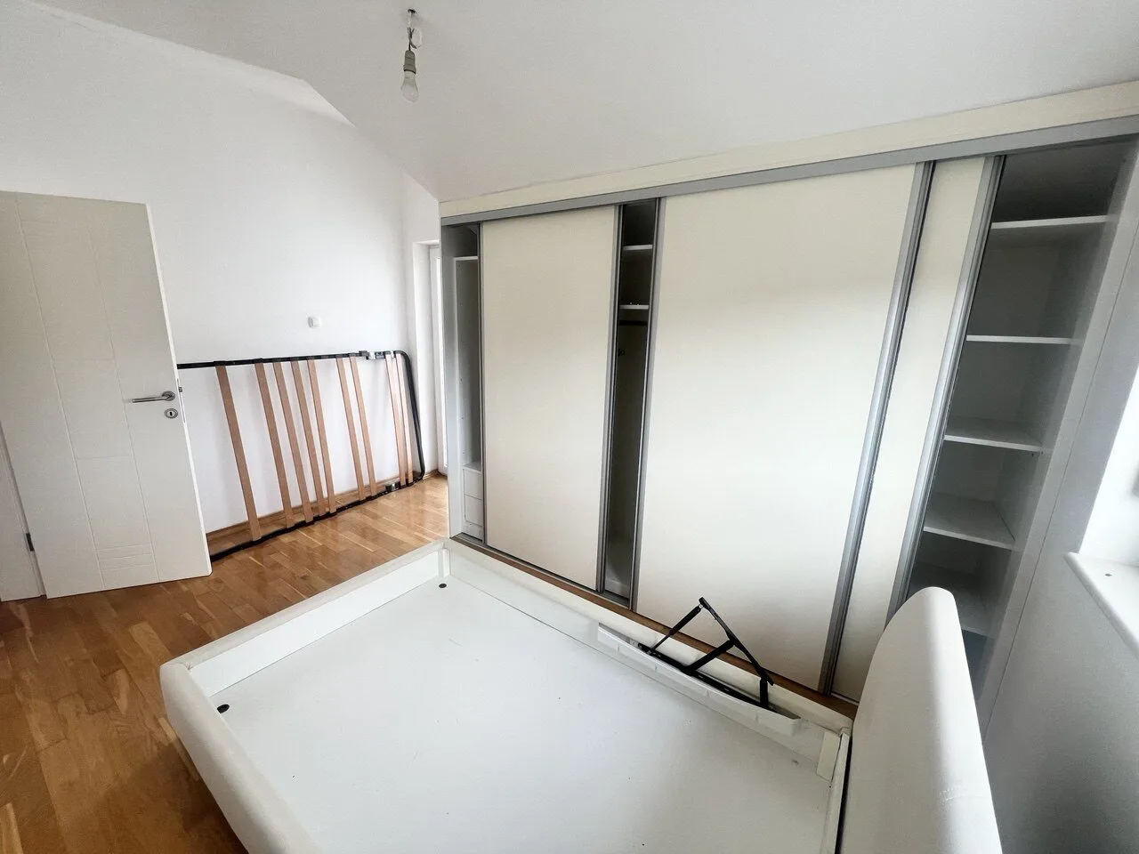 Izdavanje dvosobnog stana sa parkingom Ada