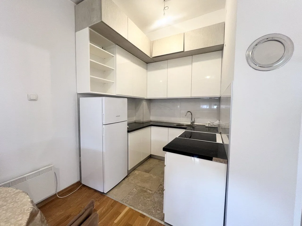 Izdavanje dvosobnog stana sa parkingom Ada