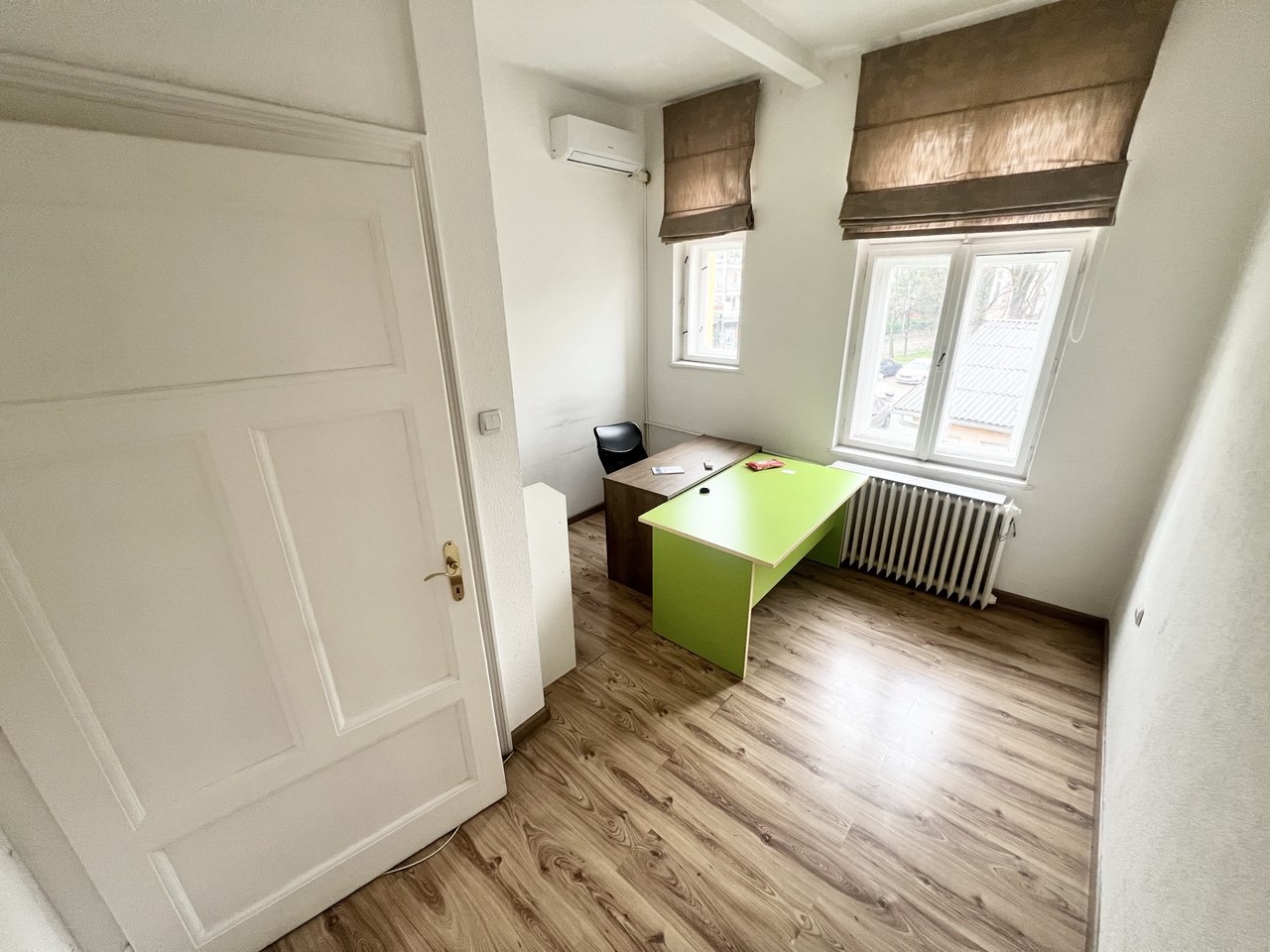 Salonski stan idealan za poslovni prostor