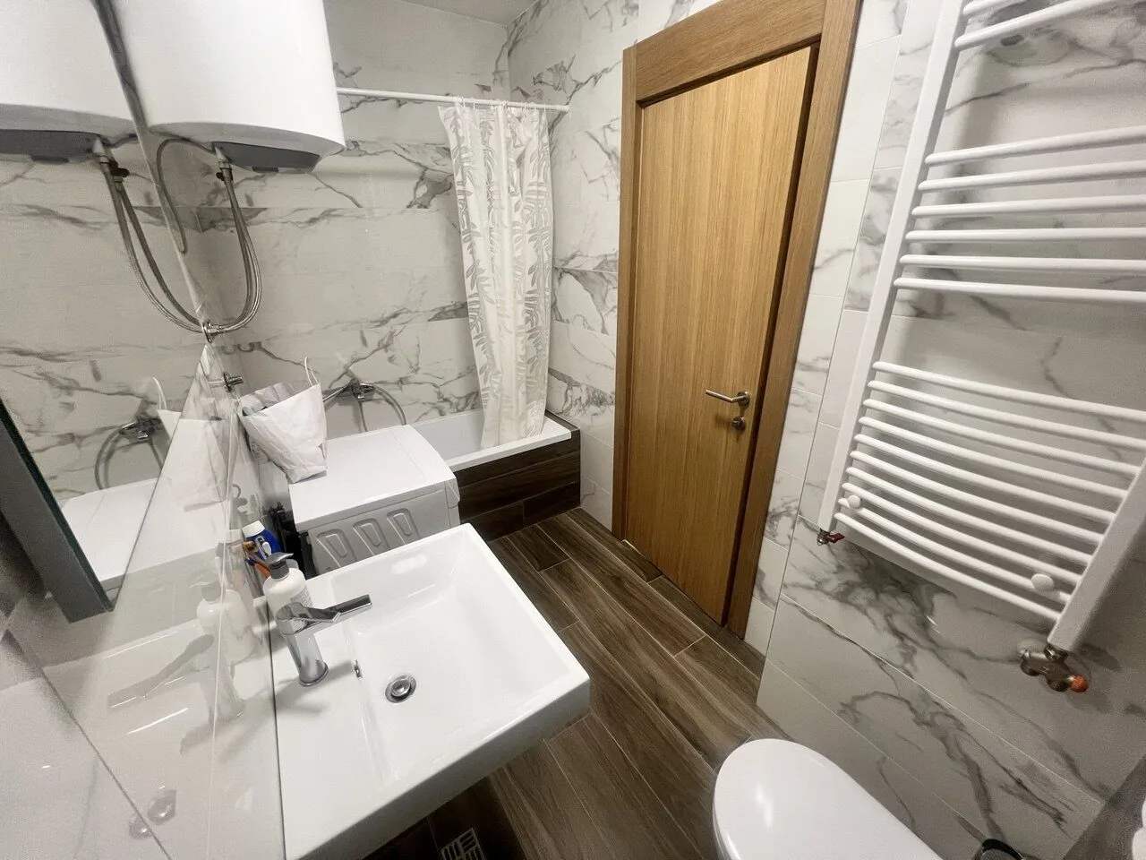 Izdaje se trosoban namješten stan sa garažom centar Banja Luka