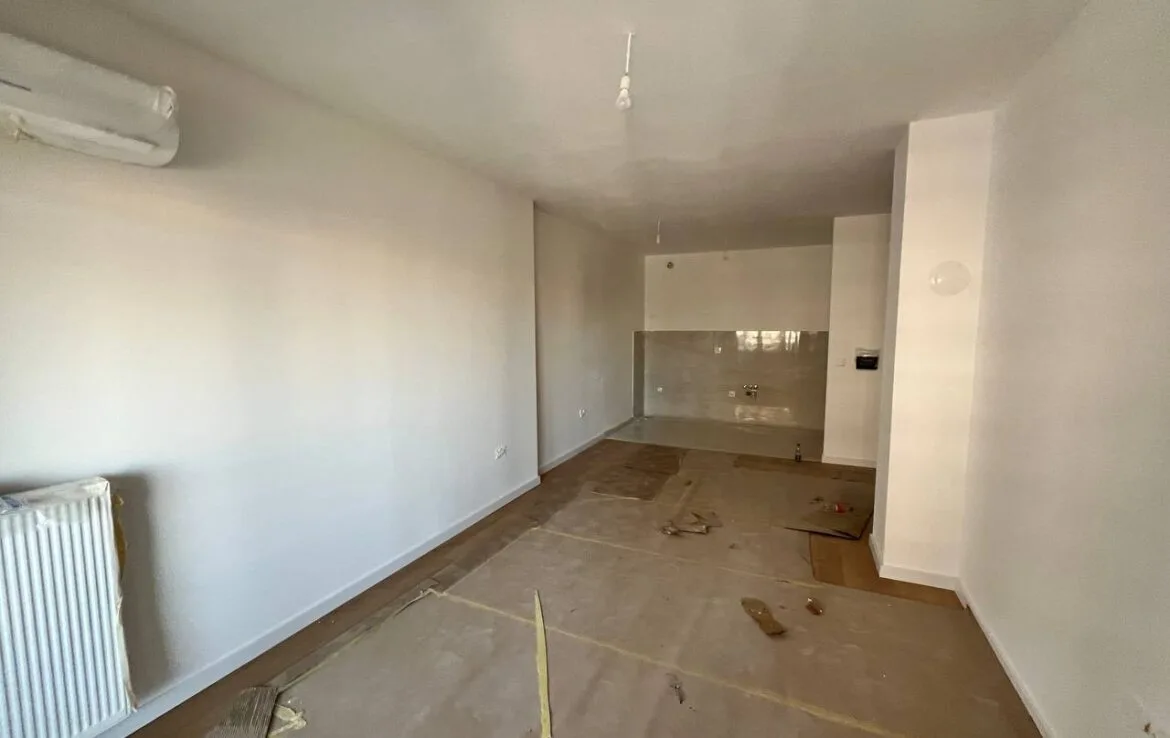 Trosoban useljiv stan strogi centar 79m² Banja Luka