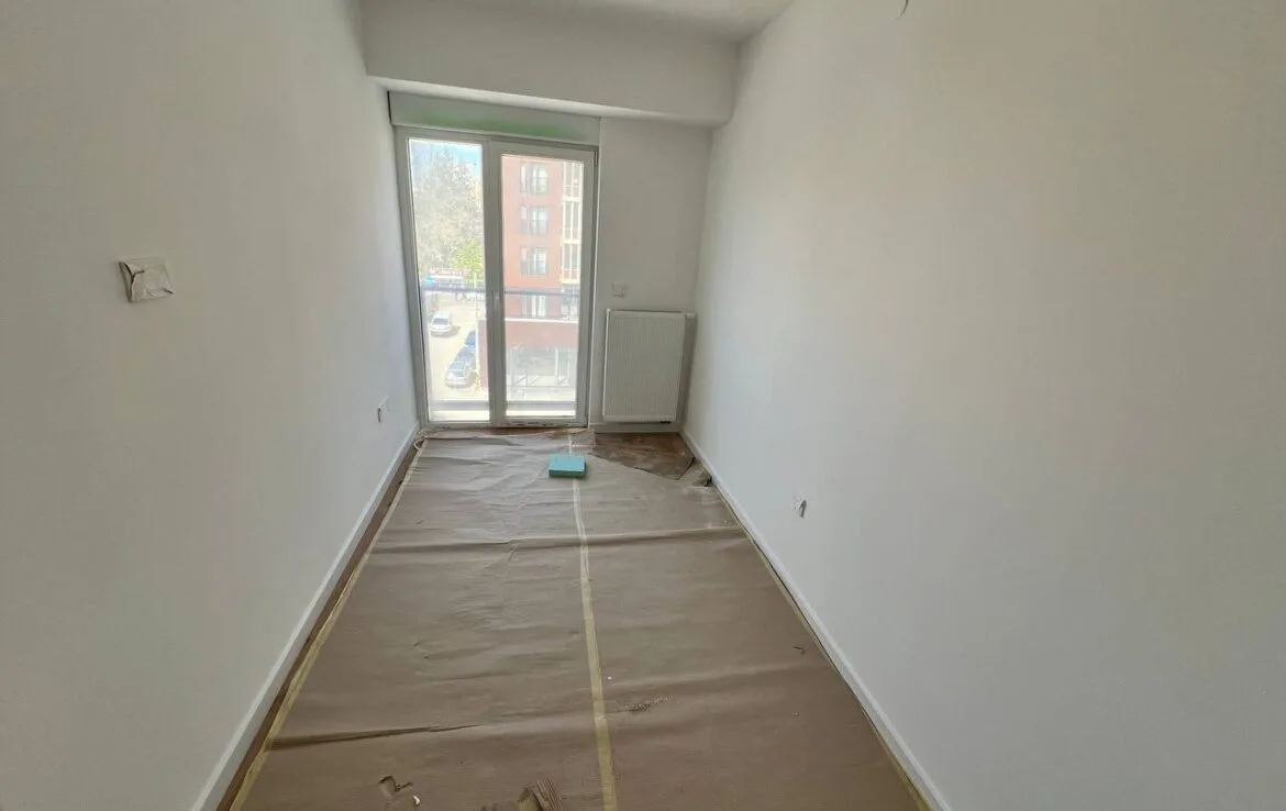 Trosoban useljiv stan strogi centar 79m² Banja Luka