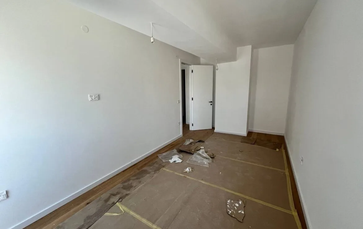 Trosoban useljiv stan strogi centar 79m² Banja Luka