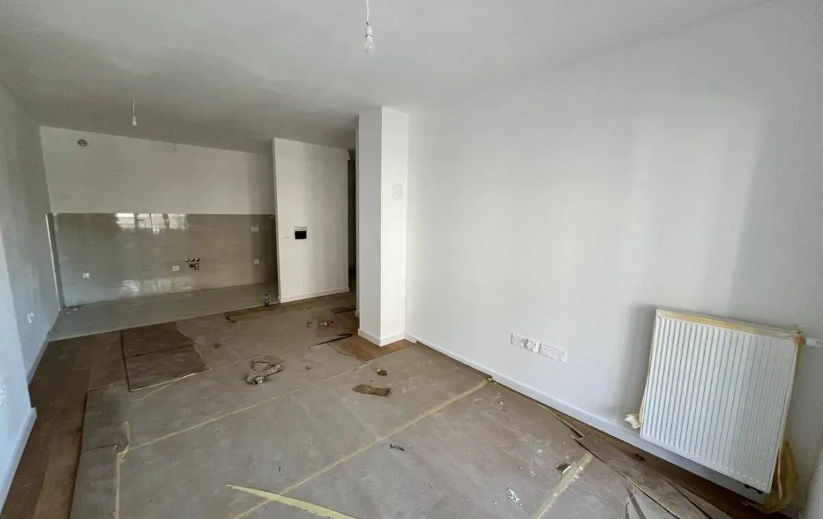 Trosoban useljiv stan strogi centar 79m² Banja Luka