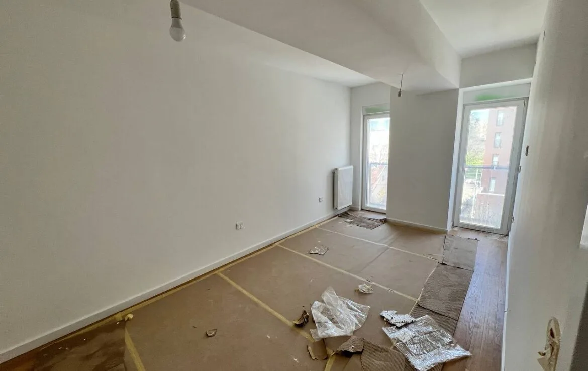 Trosoban useljiv stan strogi centar 79m² Banja Luka