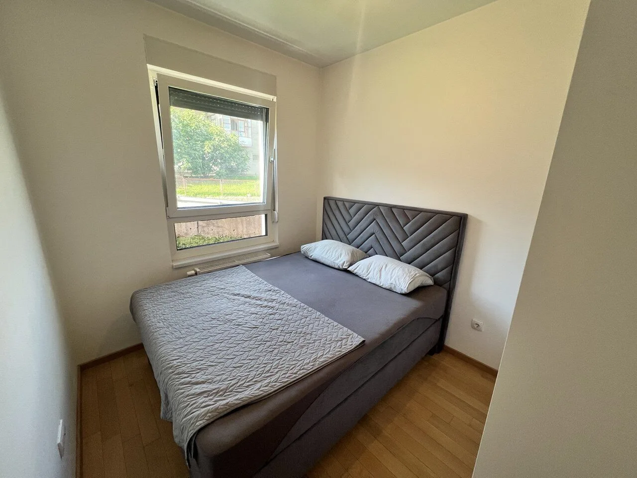 Izdaje se dvosoban namješten stan Vojvodjanska Banja Luka