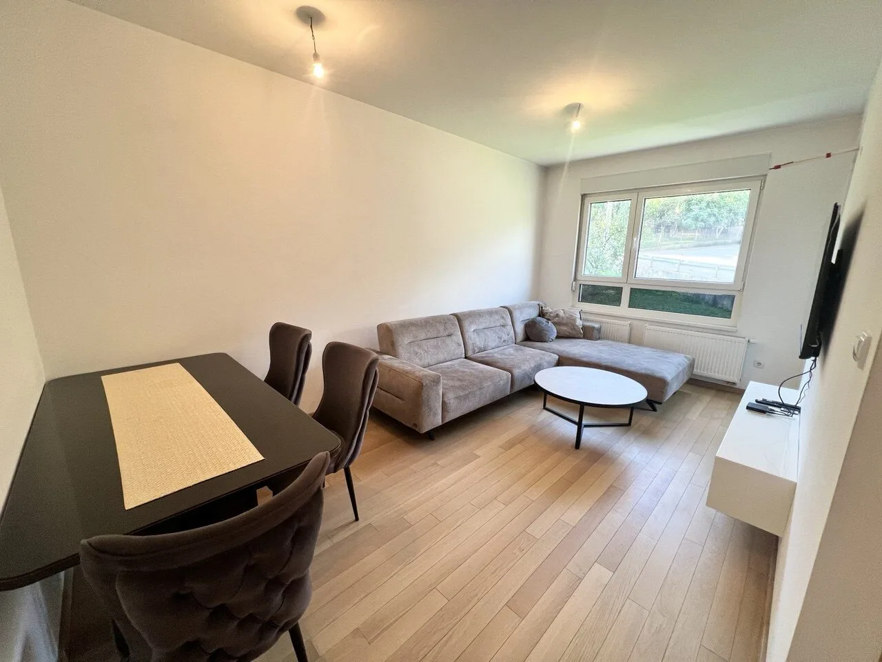 Izdaje se dvosoban namješten stan Vojvodjanska Banja Luka