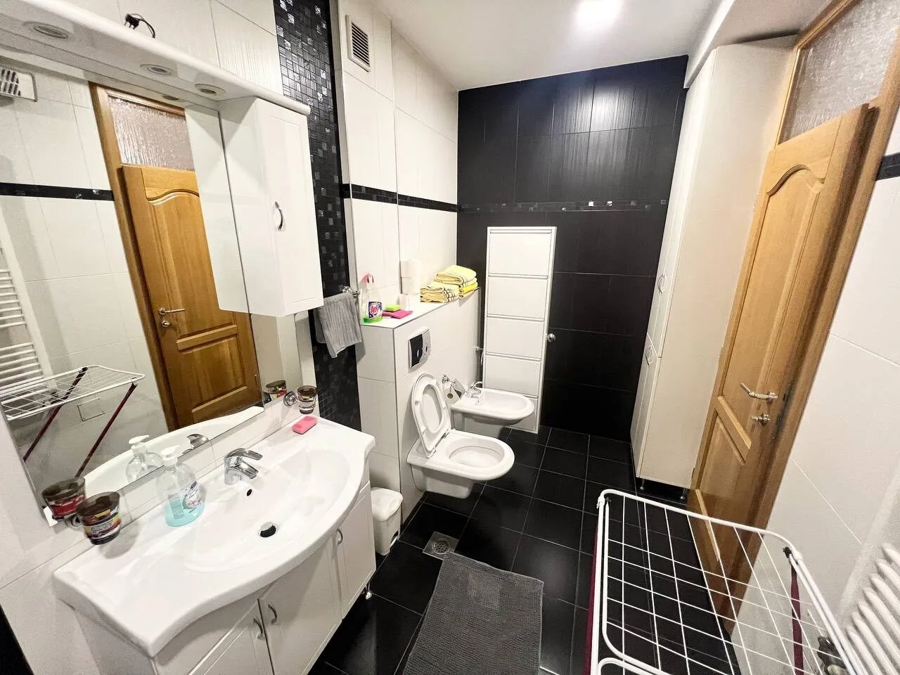 Izdaje se četorosoban stan centar Banja Luka