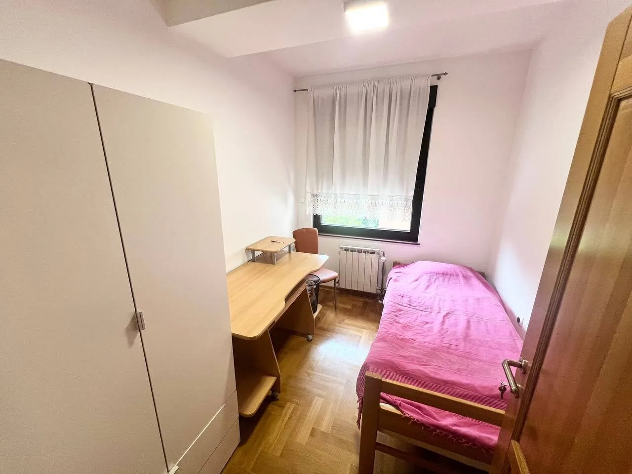 Izdaje se četorosoban stan centar Banja Luka