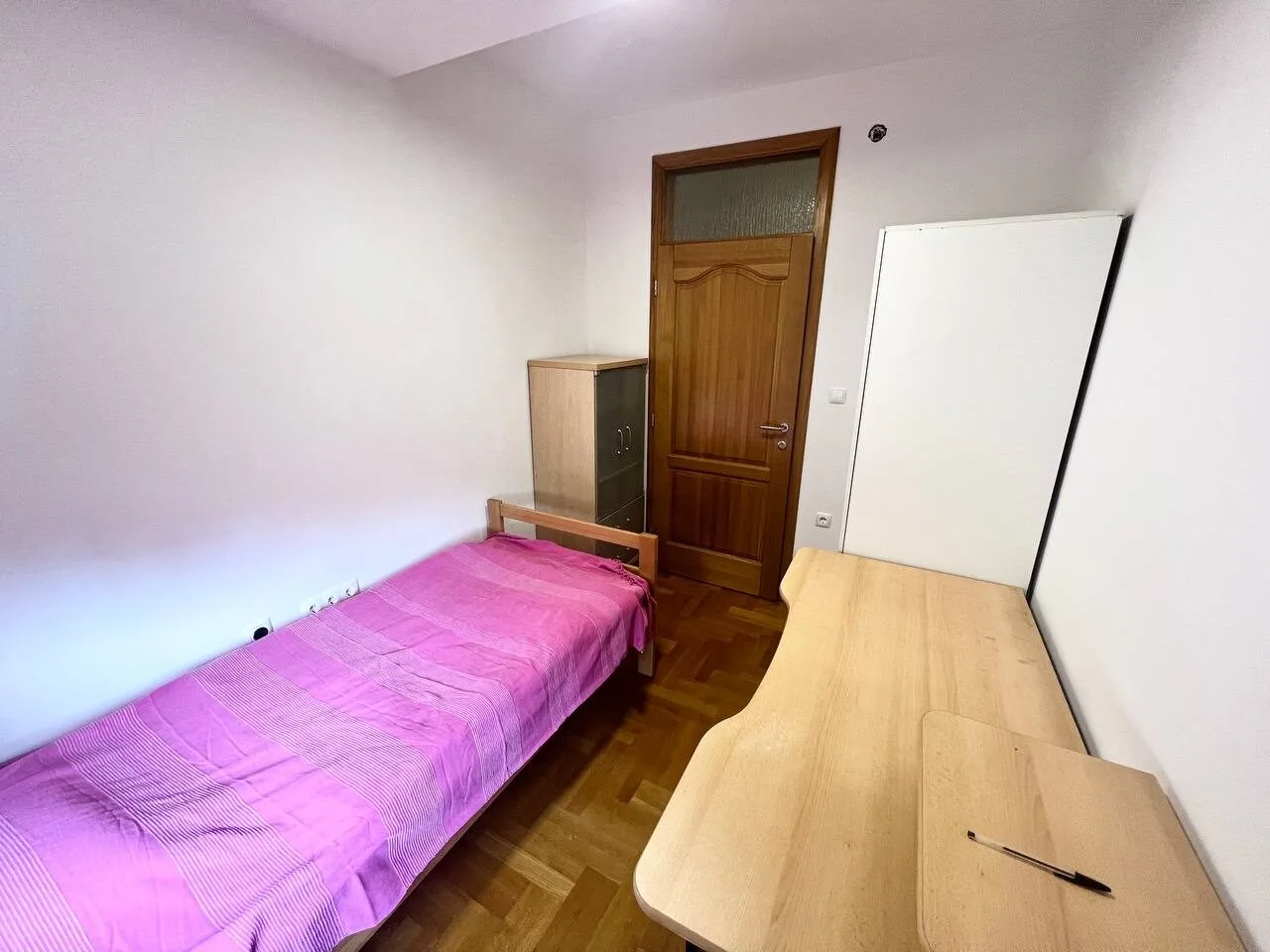 Izdaje se četorosoban stan centar Banja Luka