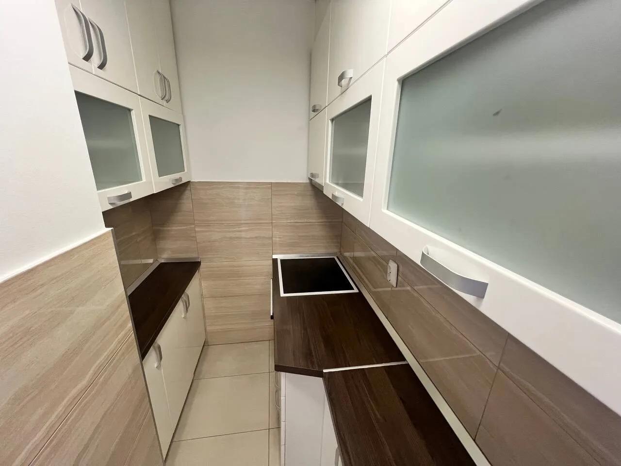 Izdaje se četorosoban stan centar Banja Luka