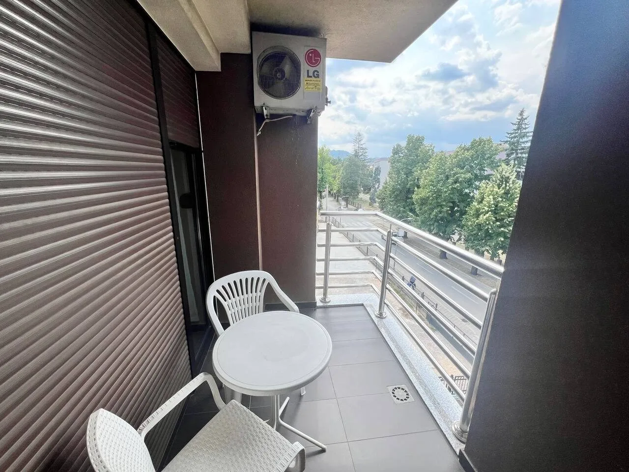 Izdaje se četorosoban stan centar Banja Luka