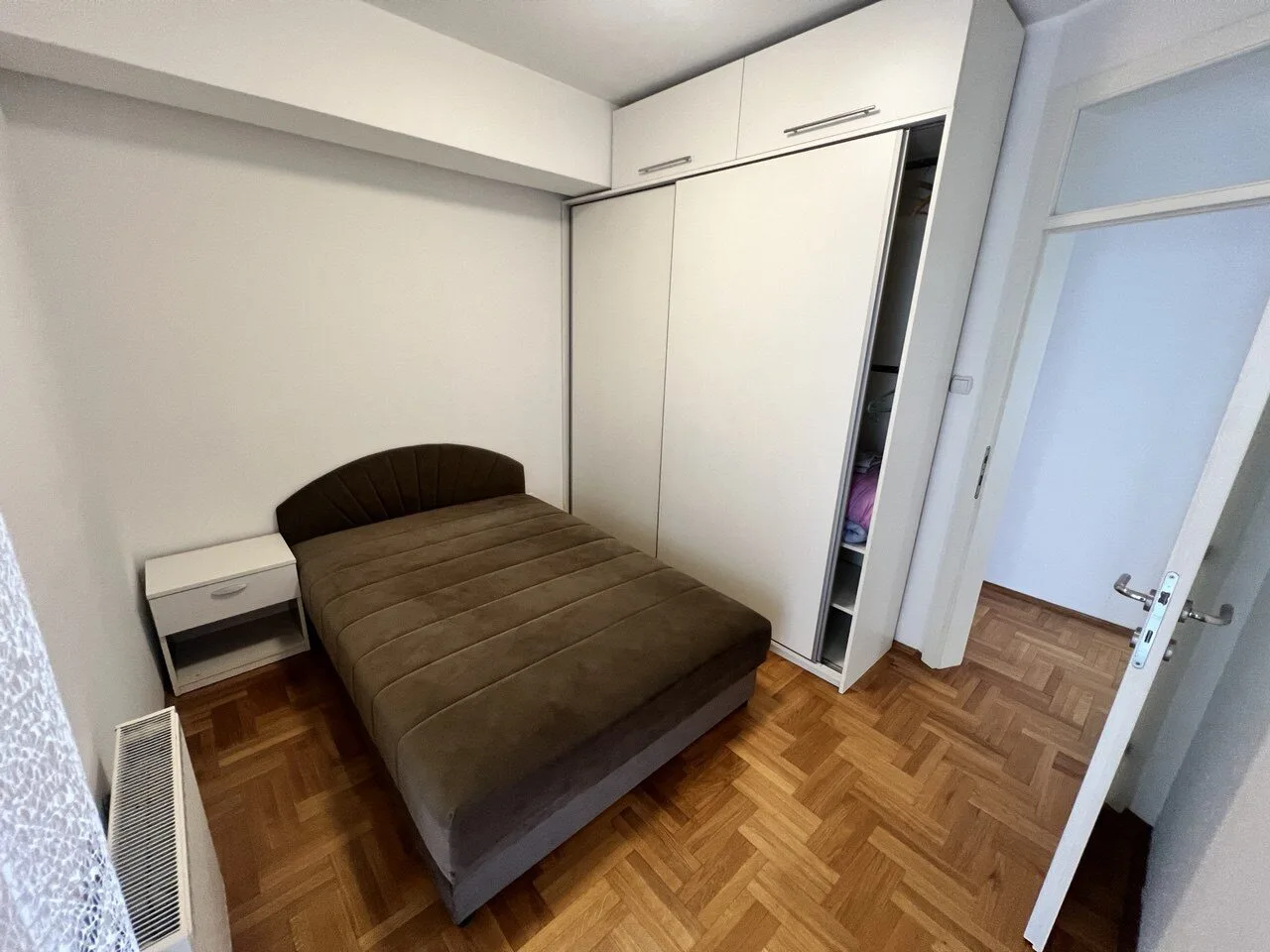 Na prodaju četvorosoban useljiv stan Ada