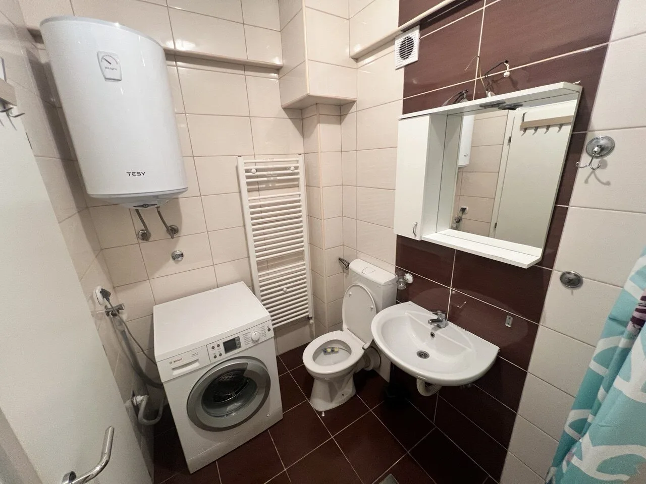 Na prodaju četvorosoban useljiv stan Ada