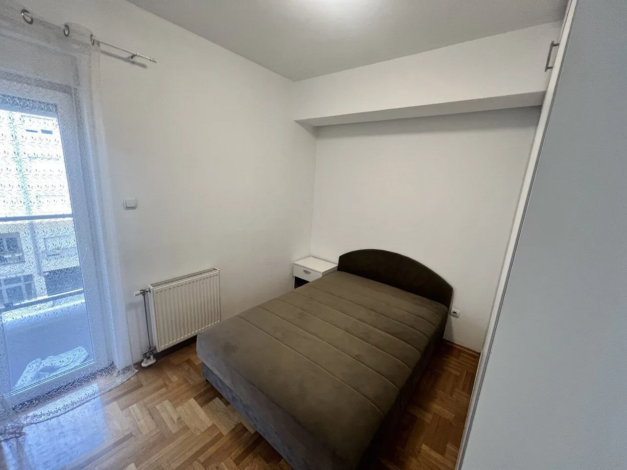 Na prodaju četvorosoban useljiv stan Ada