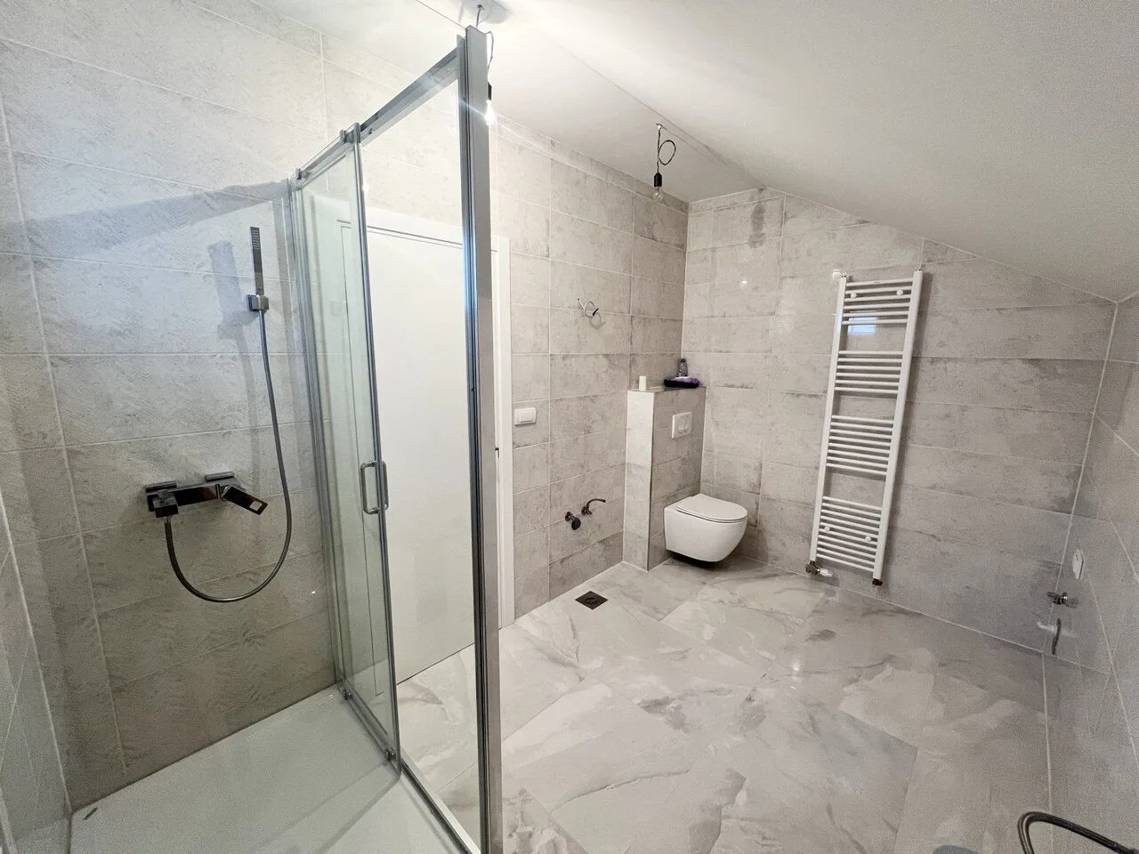 Trosoban stan na prodaju u centru Banje Luke – renoviran, parking