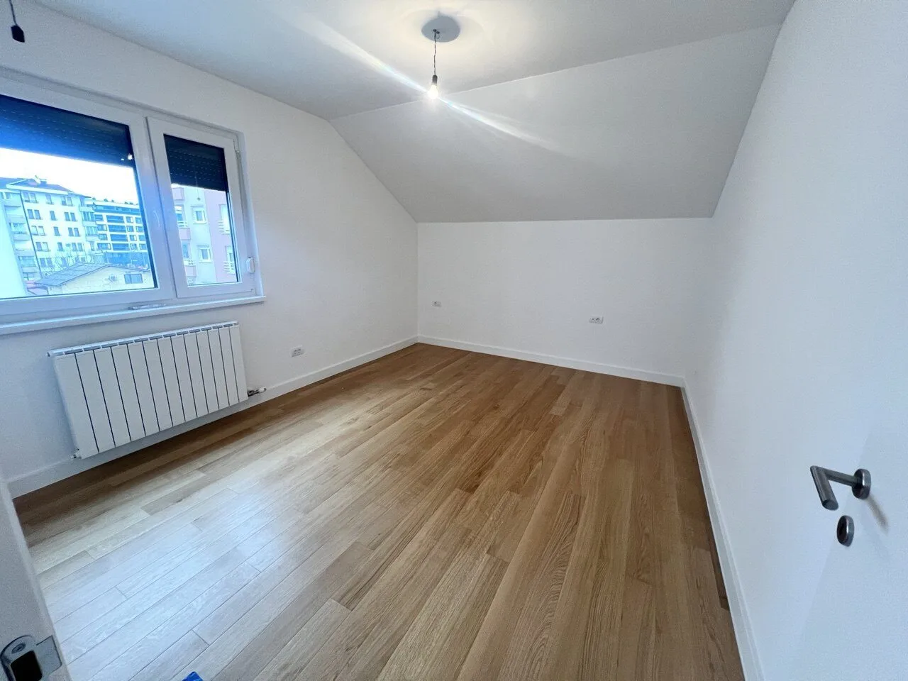 Trosoban stan na prodaju u centru Banje Luke – renoviran, parking