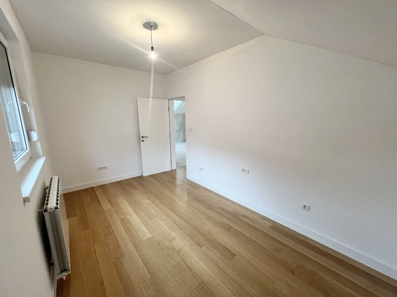 Trosoban stan na prodaju u centru Banje Luke – renoviran, parking