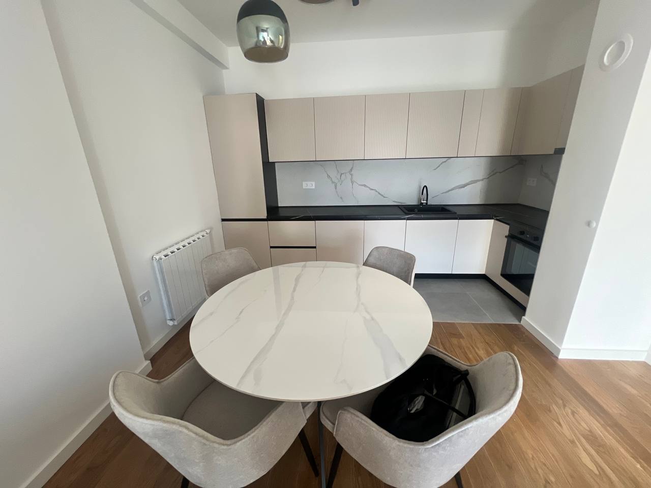 Luksuzan dvosoban stan u centru Banja Luke