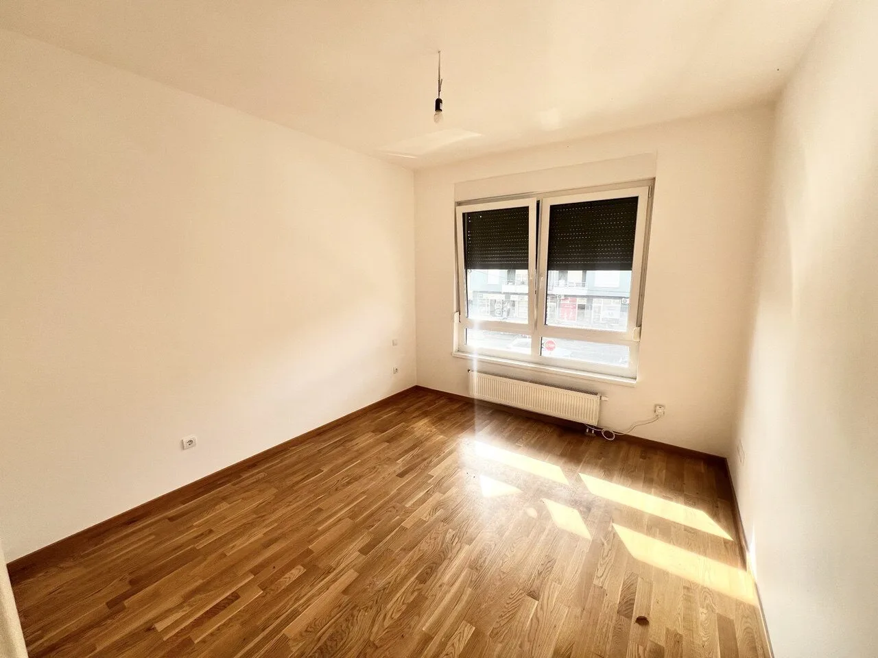 Izdavanje trosoban stan Kočićev Vijenac