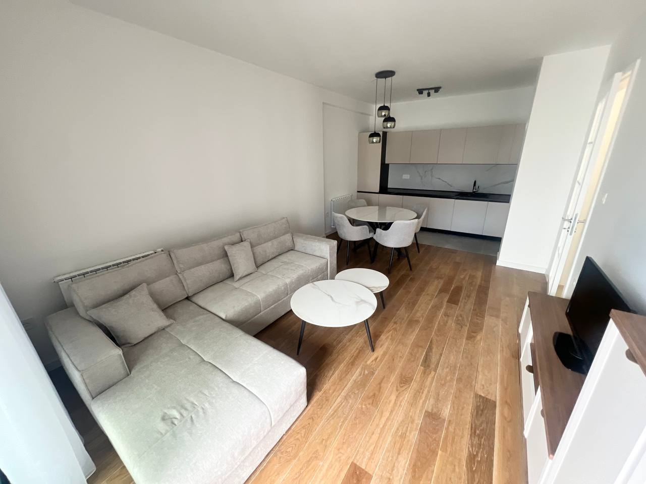 Luksuzan dvosoban stan u centru Banja Luke