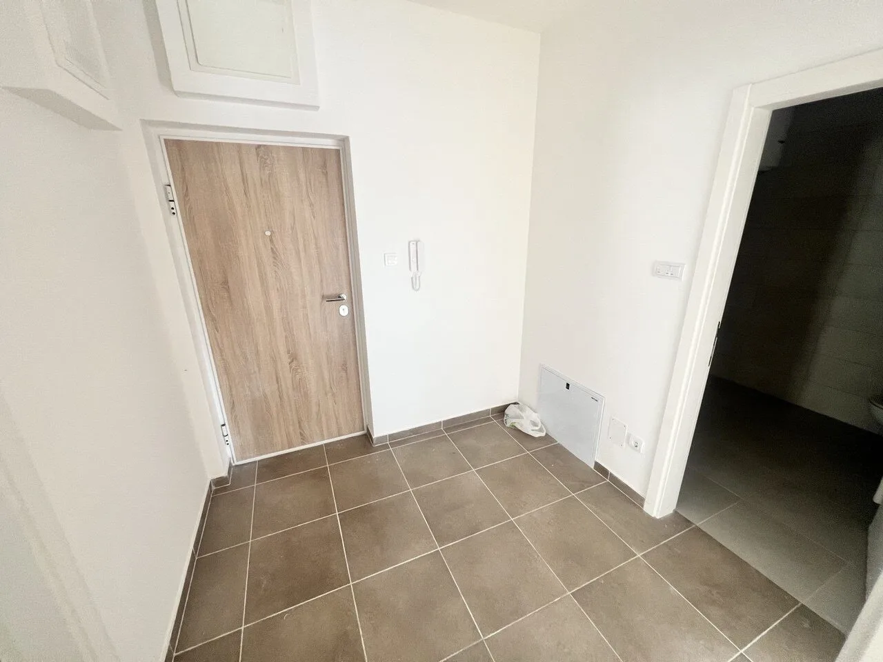 Izdavanje trosoban stan Kočićev Vijenac