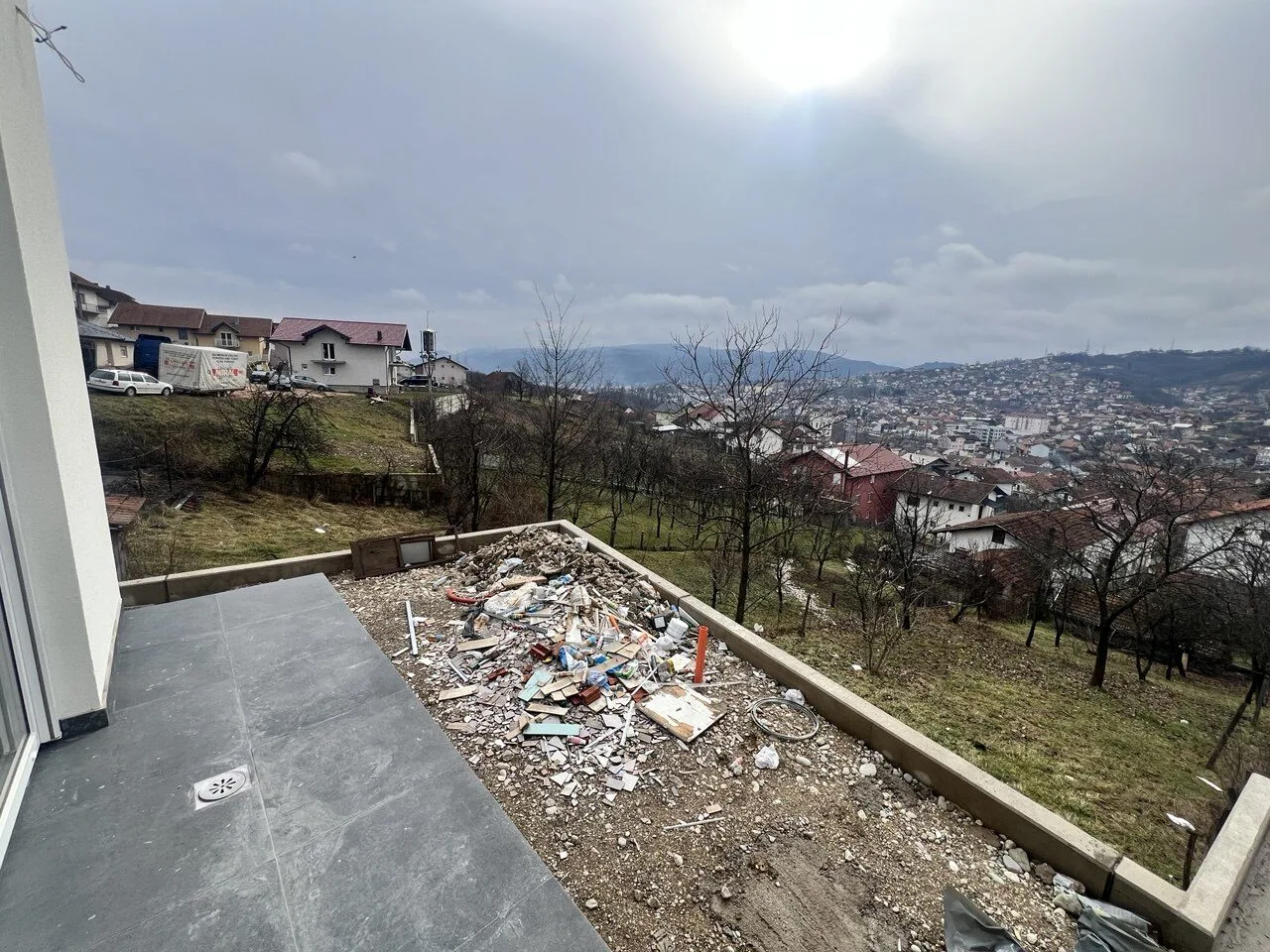 Manji dvosoban stan Laus