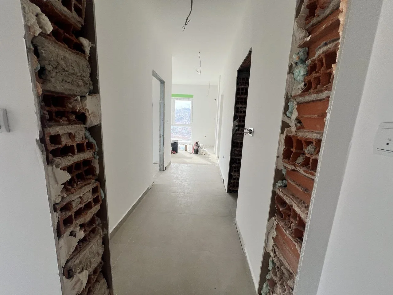 Manji dvosoban stan Laus