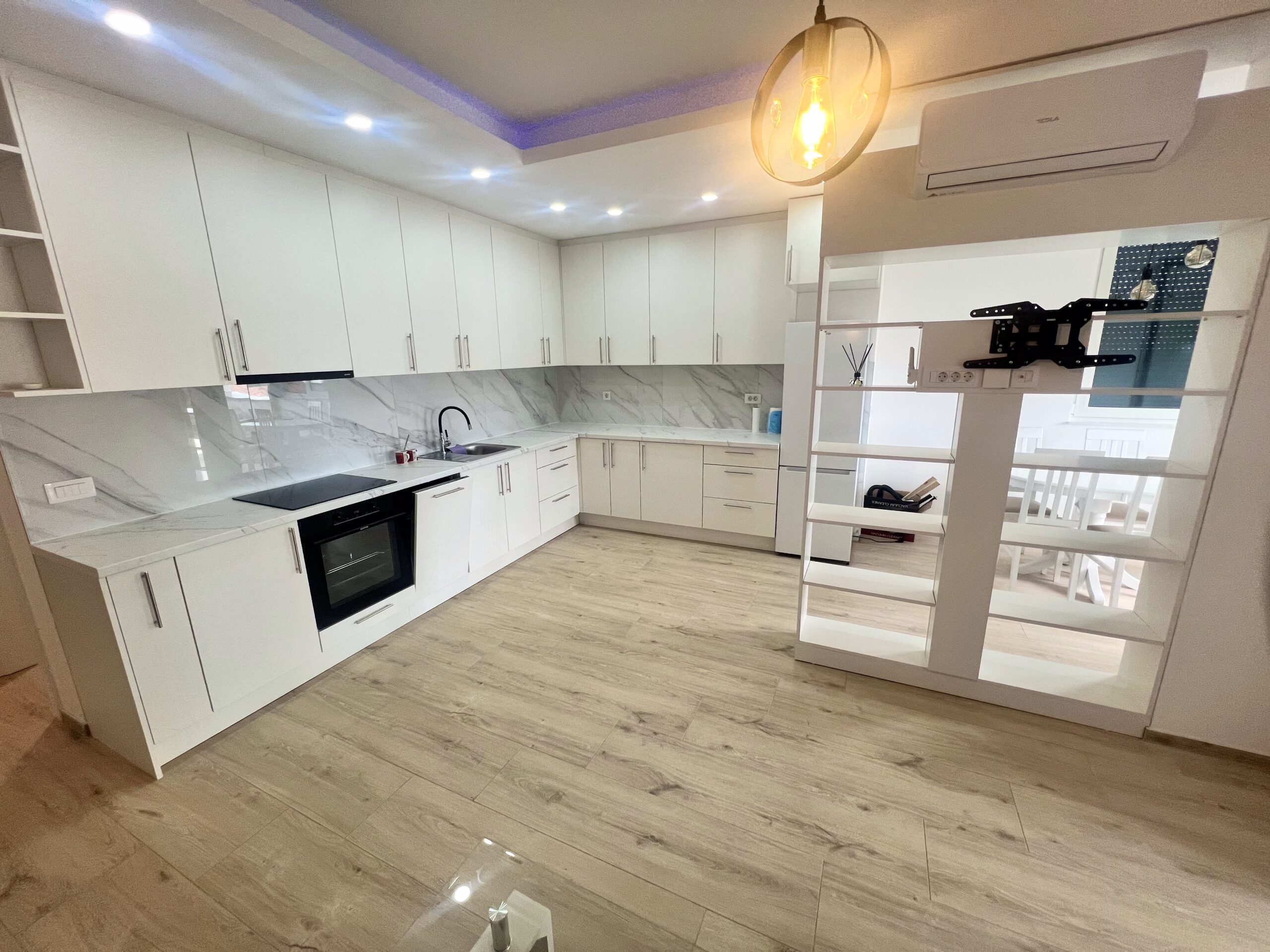 Dvosoban stan za izdavanje Mejdan novogradnja, garaza