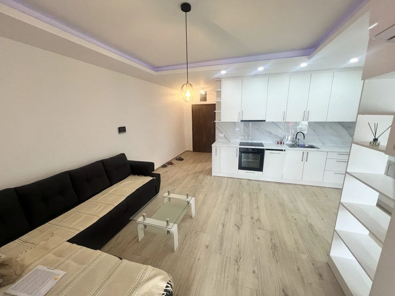 Dvosoban stan za izdavanje Mejdan novogradnja, garaza