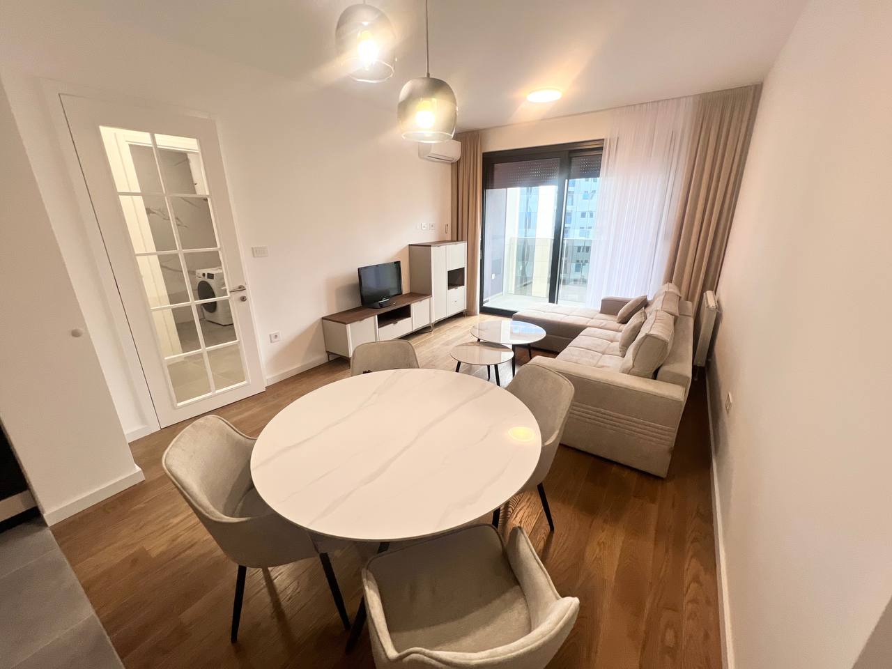 Luksuzan dvosoban stan u centru Banja Luke