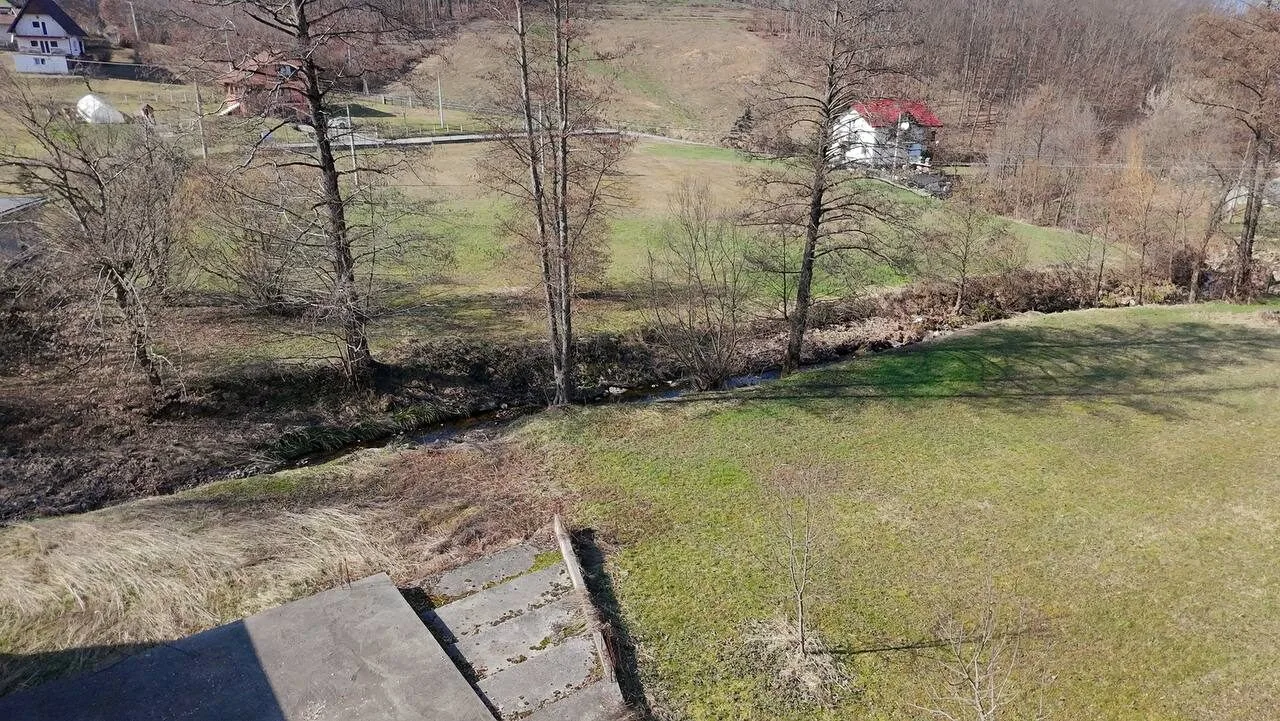 Gradjevinsko zemljiste na prodaju u Slatini asfaltni pristup, infrastruktura