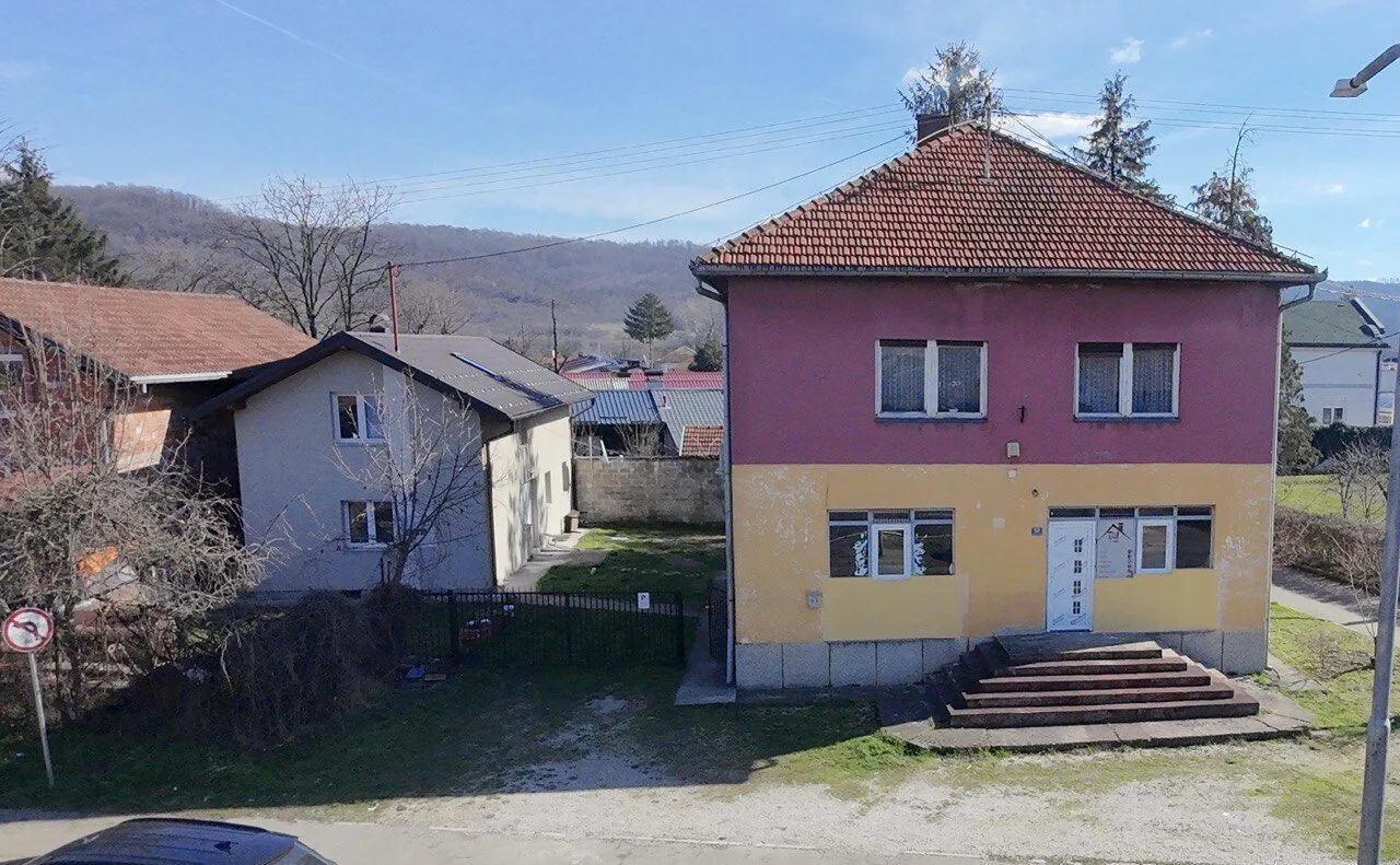 Kuca sa poslovnim prostorom na prodaju Lazarevo