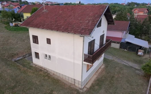 Porodična kuća na velikom placu u naselju Šargovac