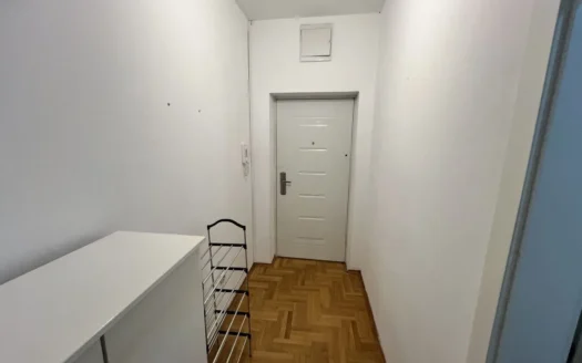 Na prodaju četvorosoban useljiv stan Ada