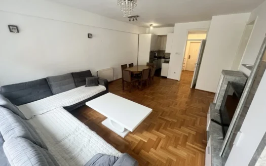 Na prodaju četvorosoban useljiv stan Ada