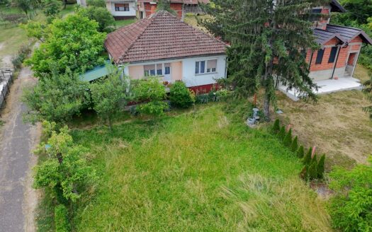 Kuća sa dvorištem od 540 m² Dragočaj