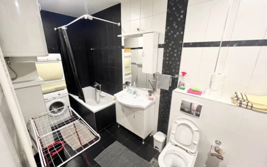 Izdaje se četorosoban stan centar