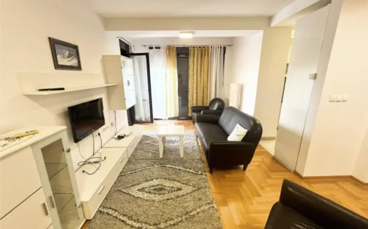 Izdaje se četorosoban stan centar