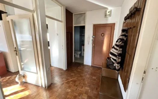 Trosoban stan za renoviranje u centru Banje Luke odličan raspored i lokacija