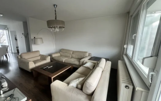 Trosoban stan na prodaju u centru Banje Luke 79 m², garaža